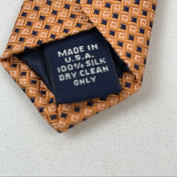 Roundtree & Yorke Silk Tie - Picture 2 of 5